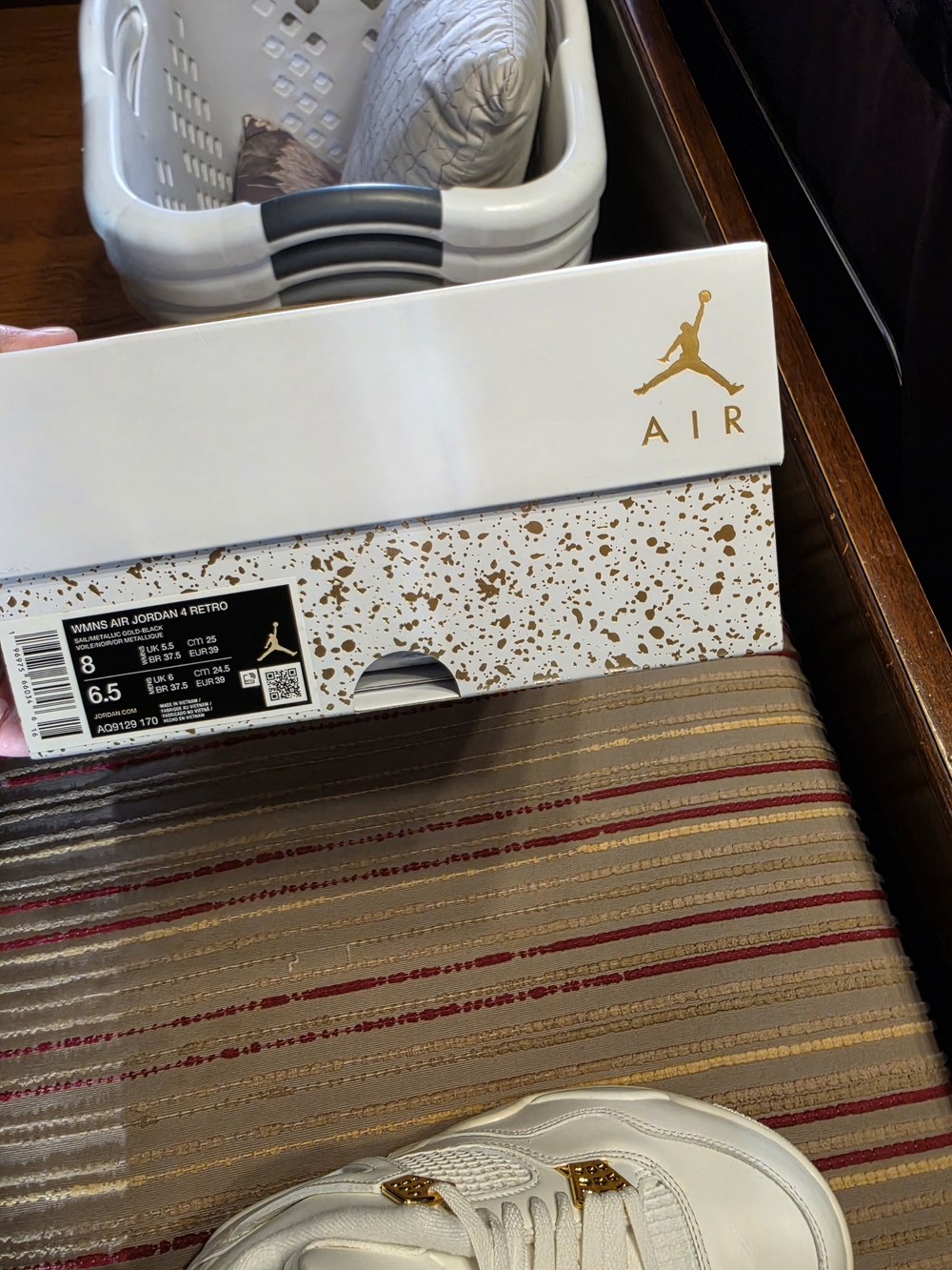 AIR Jordan Women's White and Gold Sneakers SIZE 8 USED ONCE. IN GREAT CONDITION - Picture 13 of 16
